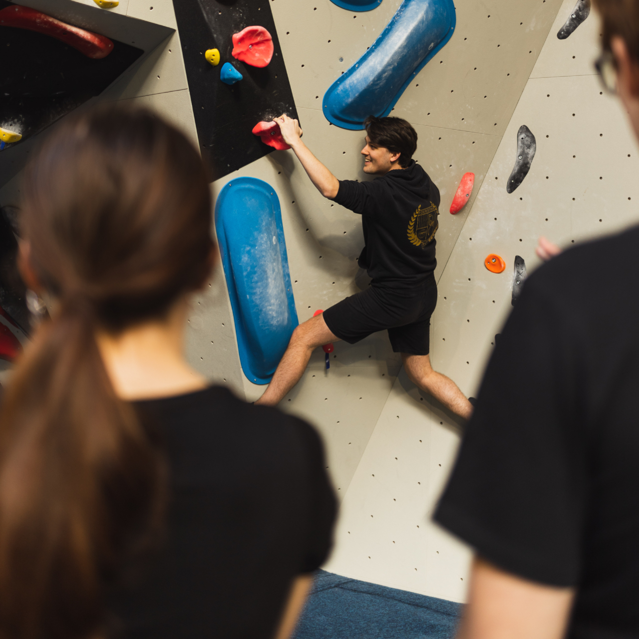 gym-boulderzone-adultcourses-climbers-adults-