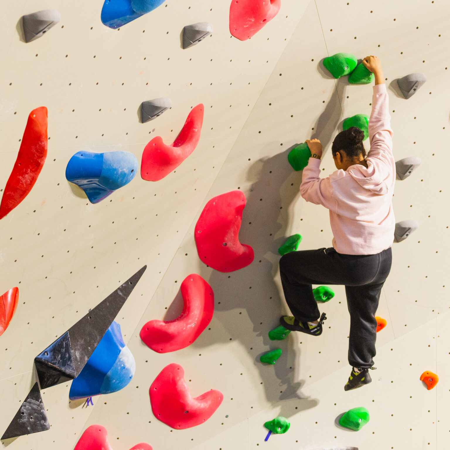 gym-boulderzone-climbers-adults-lessons-