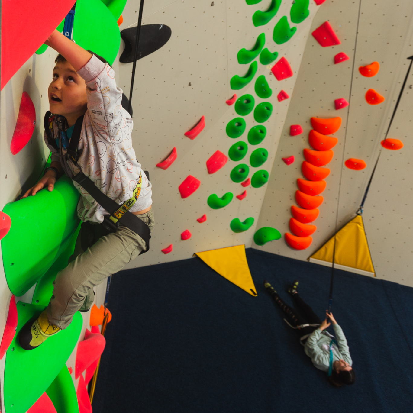 gym-kidszone-autobelay-kids-climbers-