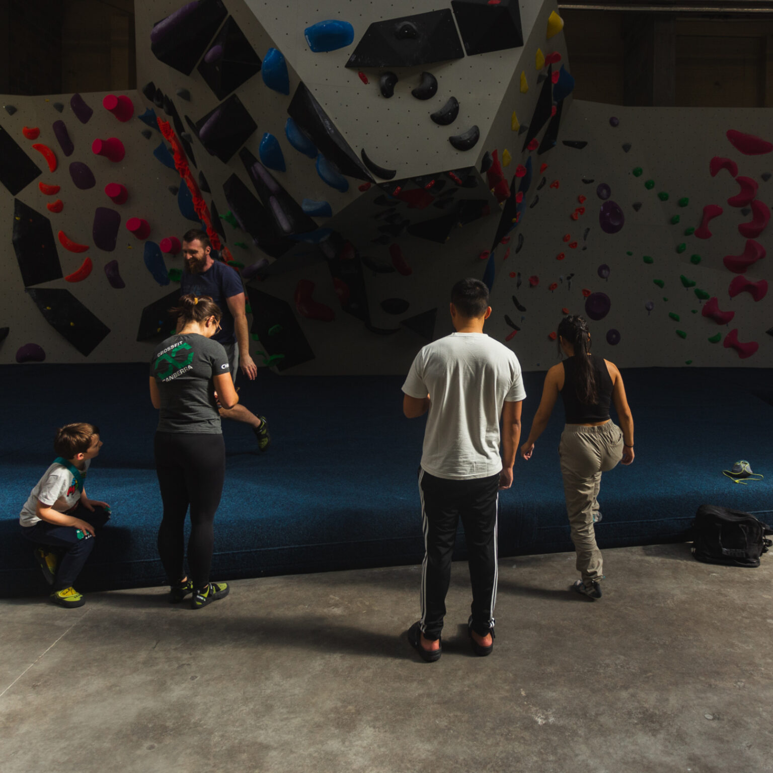 gym-boulderzone-adults-climbers-