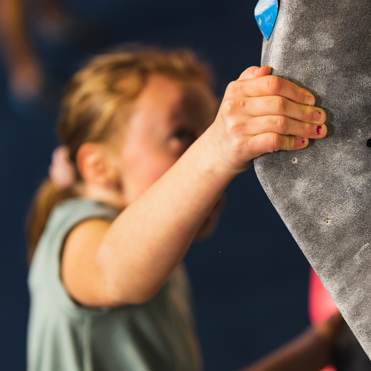 gym-boulder-kids-climber-