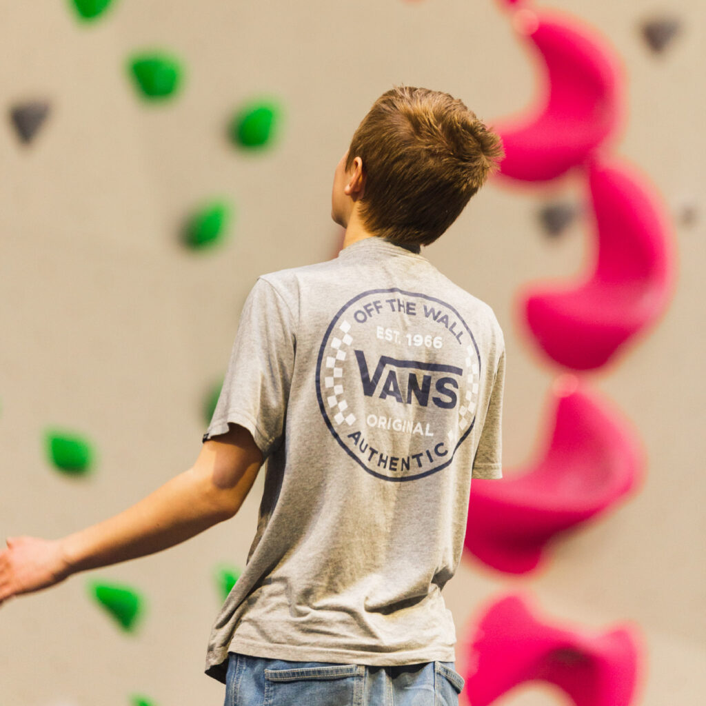 gym-boulder-kids-climber-